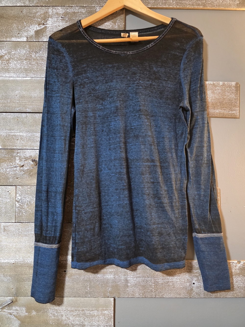 BKE Women's Washed Dark Blue Long-Sleeve Crewneck Top
